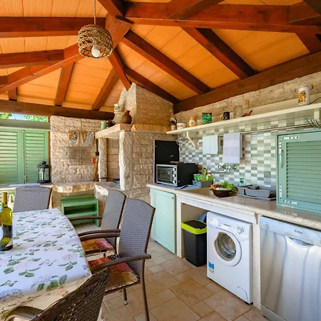 Appartamento Pina - Pzn317 By Interhome *