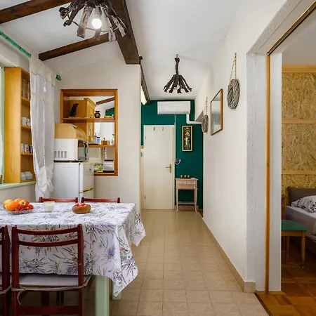 Appartamento Pina - Pzn317 By Interhome