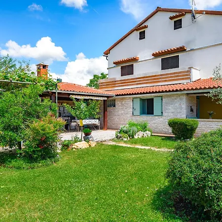 Appartamento Pina - Pzn317 By Interhome *