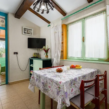 Appartamento Pina - Pzn317 By Interhome *